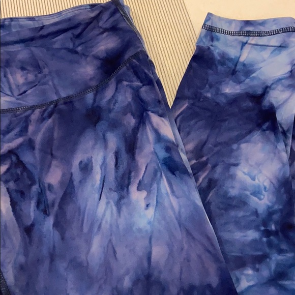NWT! High Waist Yoga Leggings Blue White Tie Dye - Picture 2 of 8